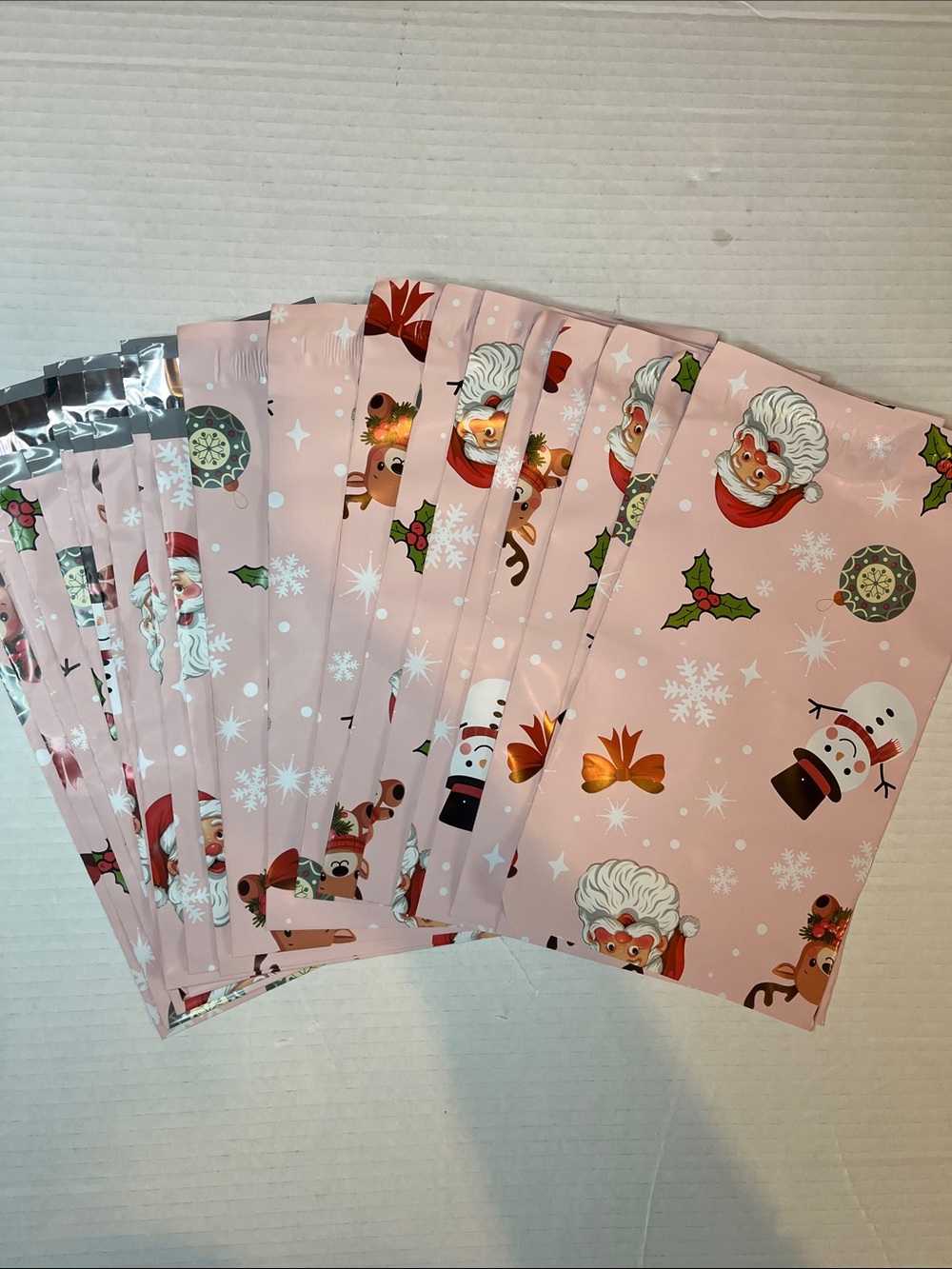 (20) Pink Holiday Polymailer Bags with Santa, Snowmen & Reindeer 6”x9” - Picture 6 of 16